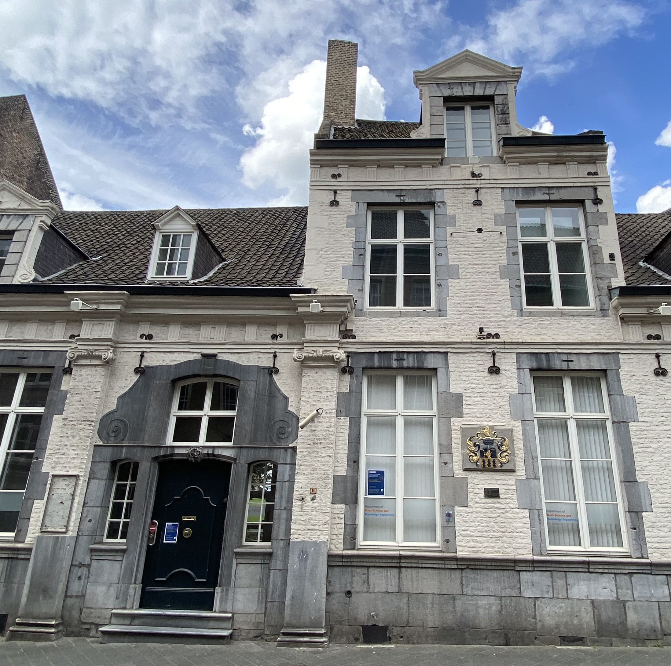 Maastrichtse gevelsteen Wapensteen Baumhauer Bouillonstraat 810